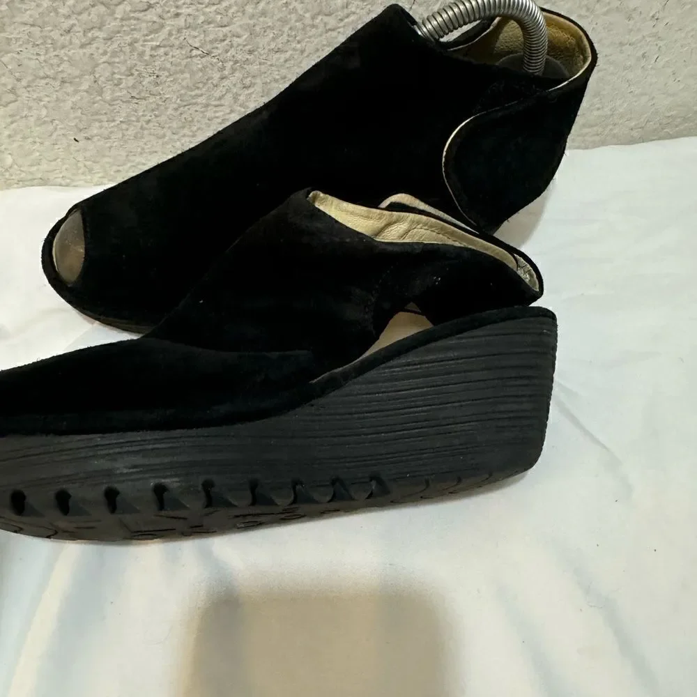 Fly London Yala Perf Suede Open Toe Wedge Sandals 39